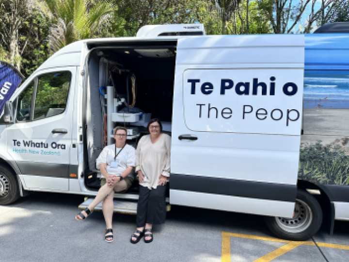Te Tai Tokerau Vascular Nurse Specialists Karen Devine and Robyn Martinovic sitting outside mobile van