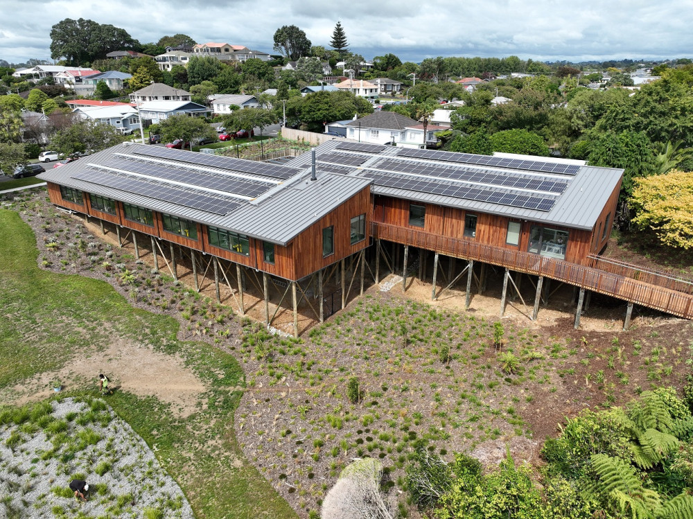 Taranaki’s new Renal Unit, Te Huhi Raupō, has been recognised for excellence in the both the Civic, Health & Arts category and the Green Building category at the 2023 Property Council New Zealand Rider Levett Bucknall Property Industry Awards.